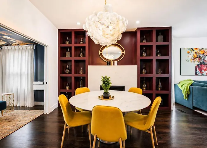 Designer 3br Near & Obama Center Ferienhaus