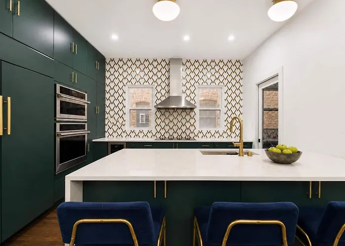 Designer 3br Near & Obama Center Ferienhaus *