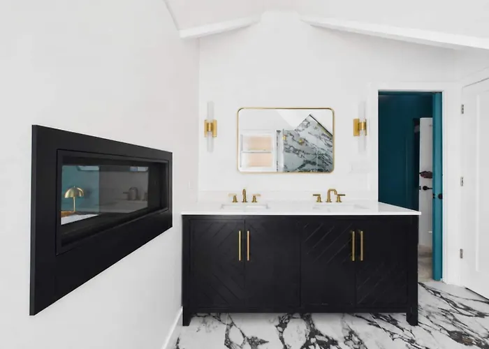 Designer 3br Near & Obama Center