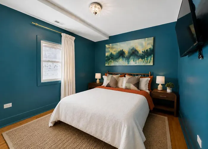 Designer 3br Near & Obama Center * Chicago