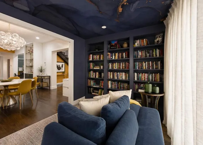 Designer 3br Near & Obama Center *