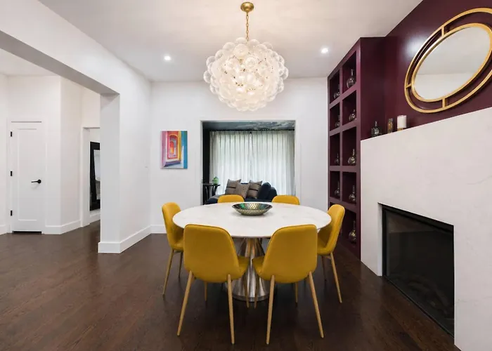 Designer 3br Near & Obama Center Ferienhaus