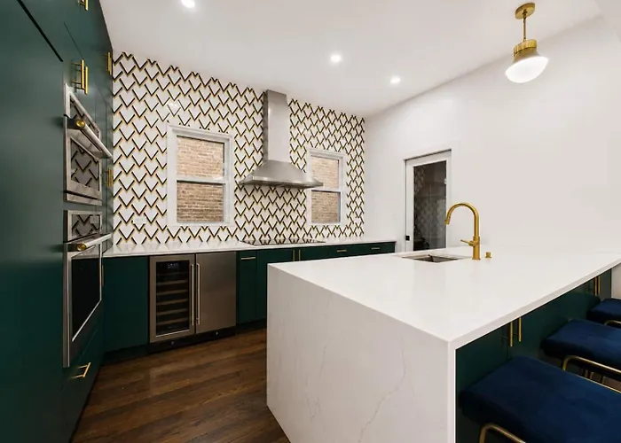 Designer 3br Near & Obama Center Ferienhaus *